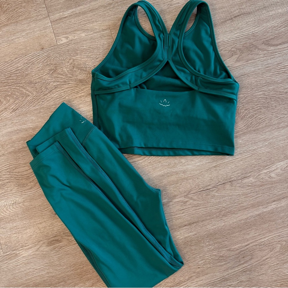 Beyond Yoga Green Athletic Tank and Leggings Set. Size M